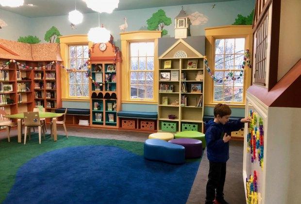 Pitcure of child in a library